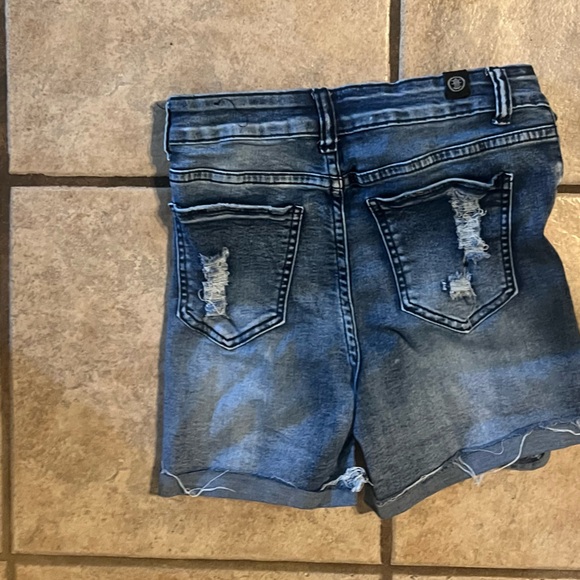 Cropped shorts - Picture 2 of 3